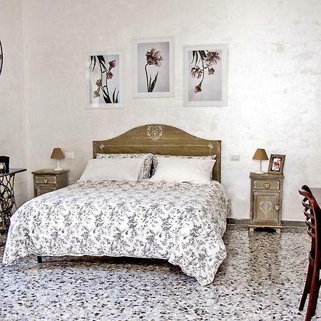 Vicoletto Dell'Aria Bed & Breakfast Вико Екуензе Екстериор снимка